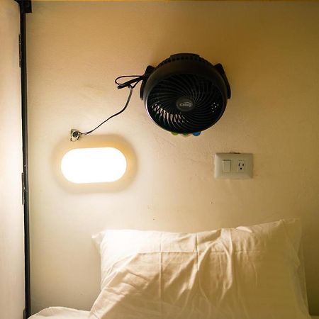 Baku Laureles Hostel Medellín Zewnętrze zdjęcie