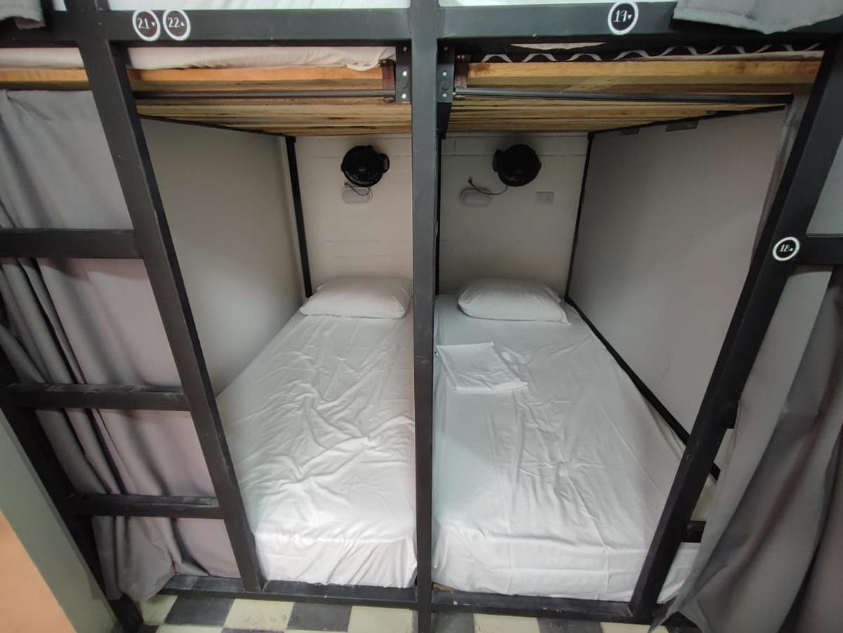Baku Laureles Hostel Medellín Zewnętrze zdjęcie