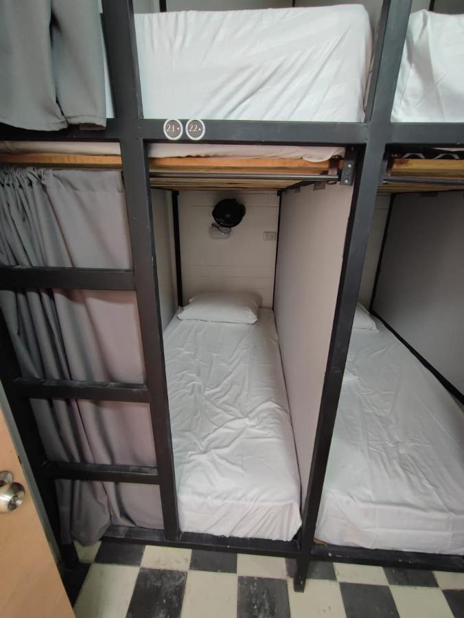 Baku Laureles Hostel Medellín Zewnętrze zdjęcie