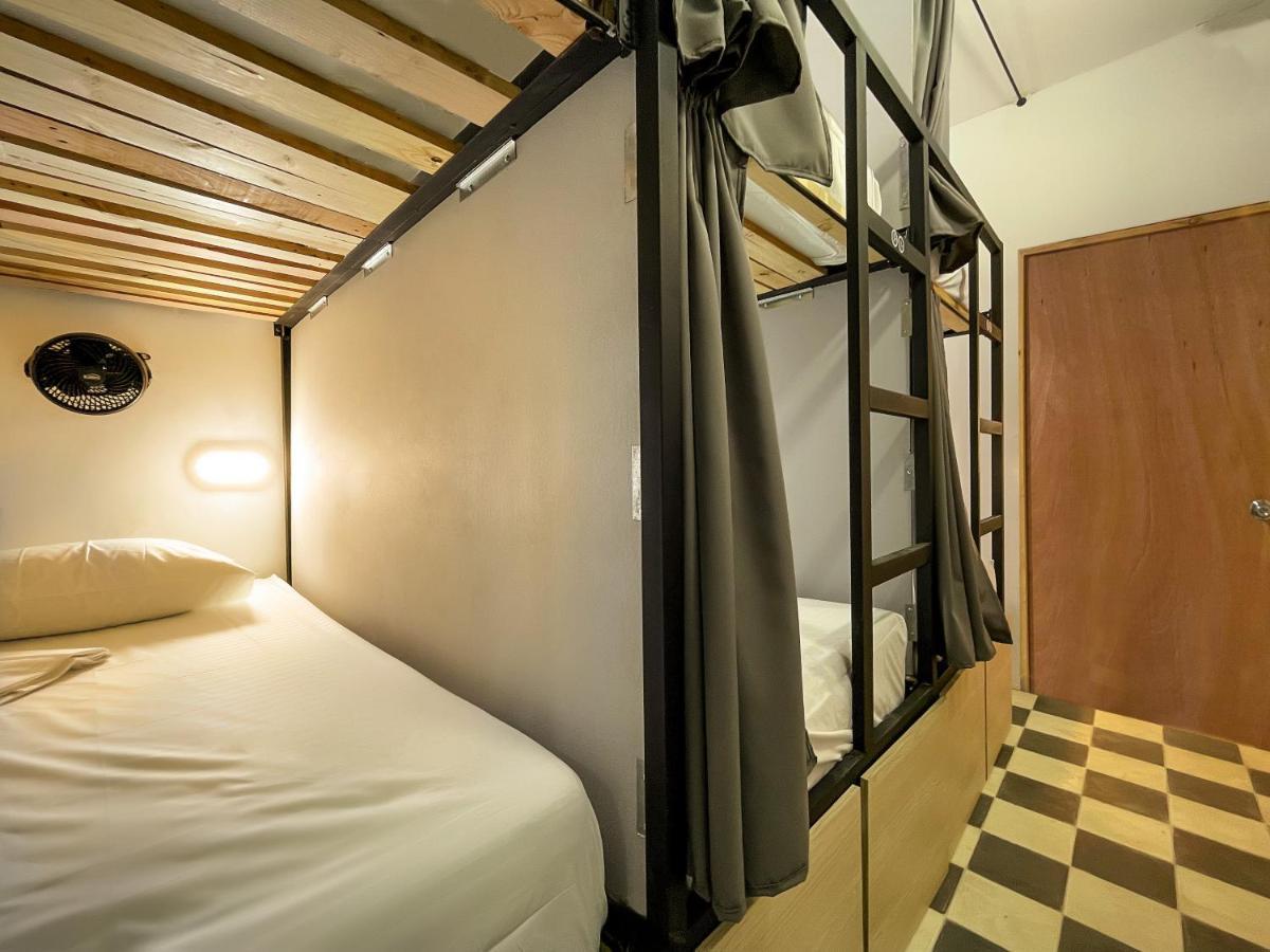 Baku Laureles Hostel Medellín Zewnętrze zdjęcie