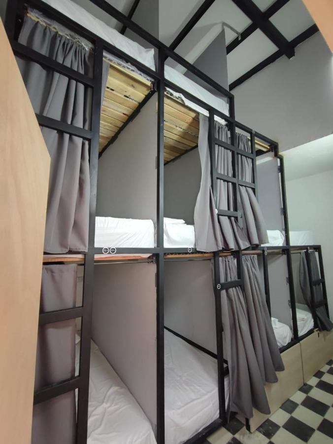 Baku Laureles Hostel Medellín Zewnętrze zdjęcie