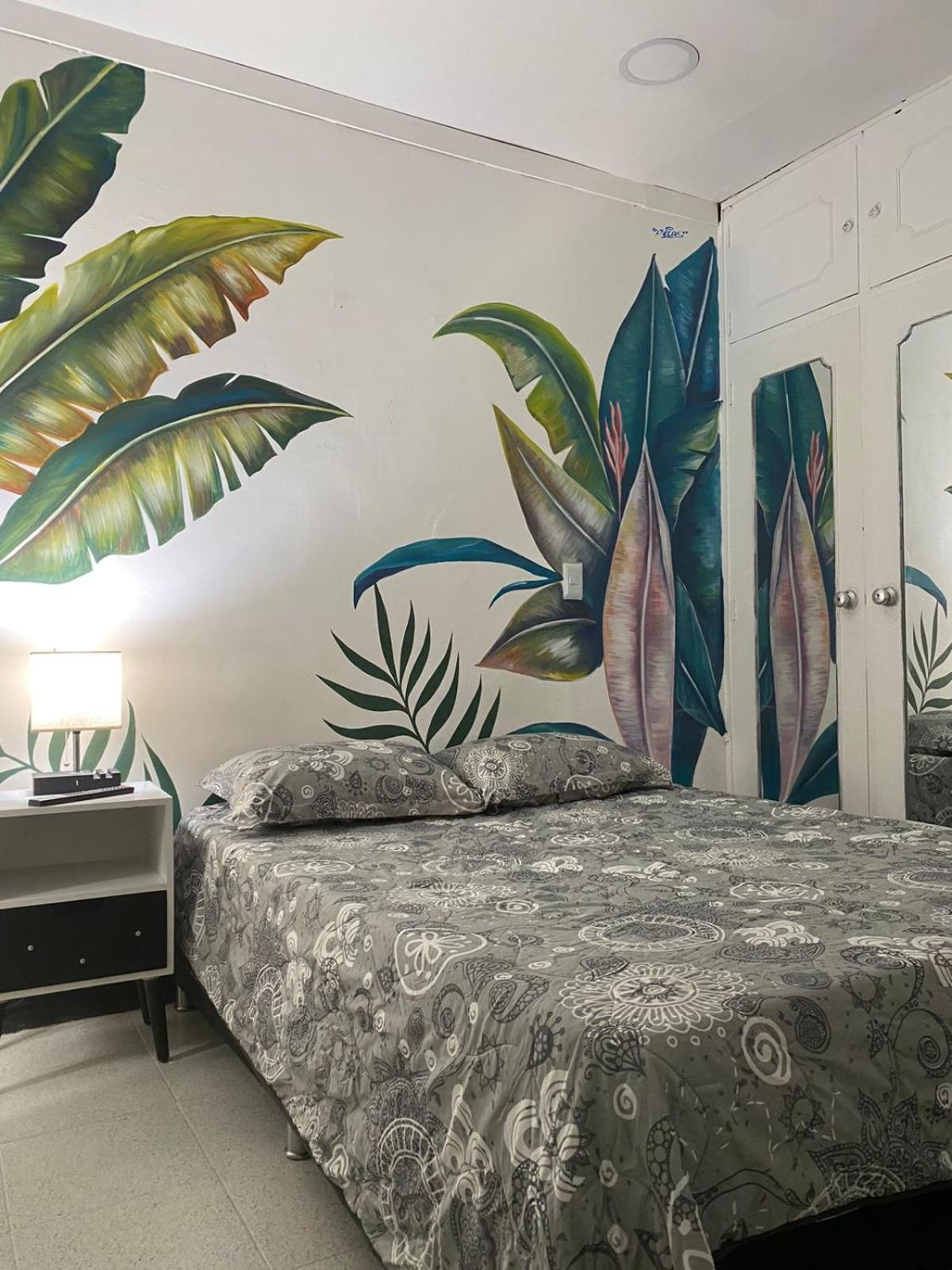 Baku Laureles Hostel Medellín Zewnętrze zdjęcie