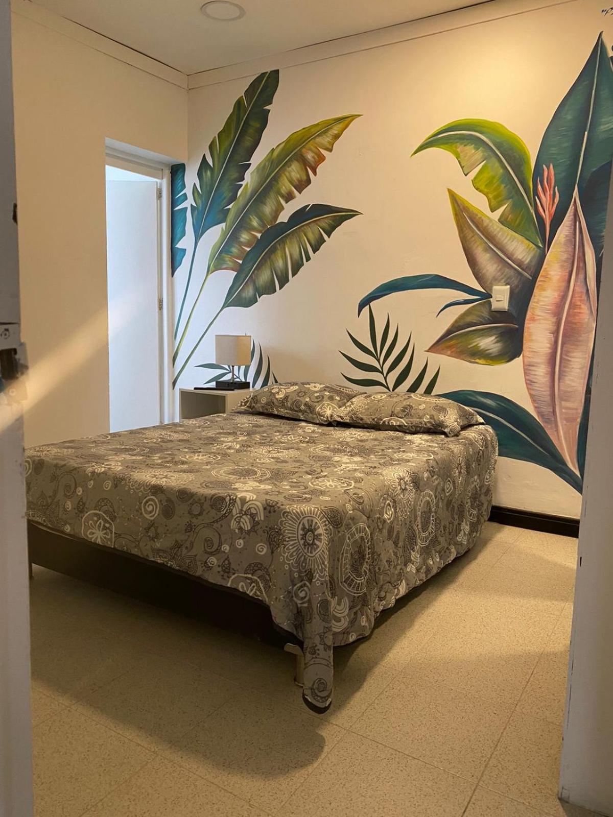 Baku Laureles Hostel Medellín Zewnętrze zdjęcie