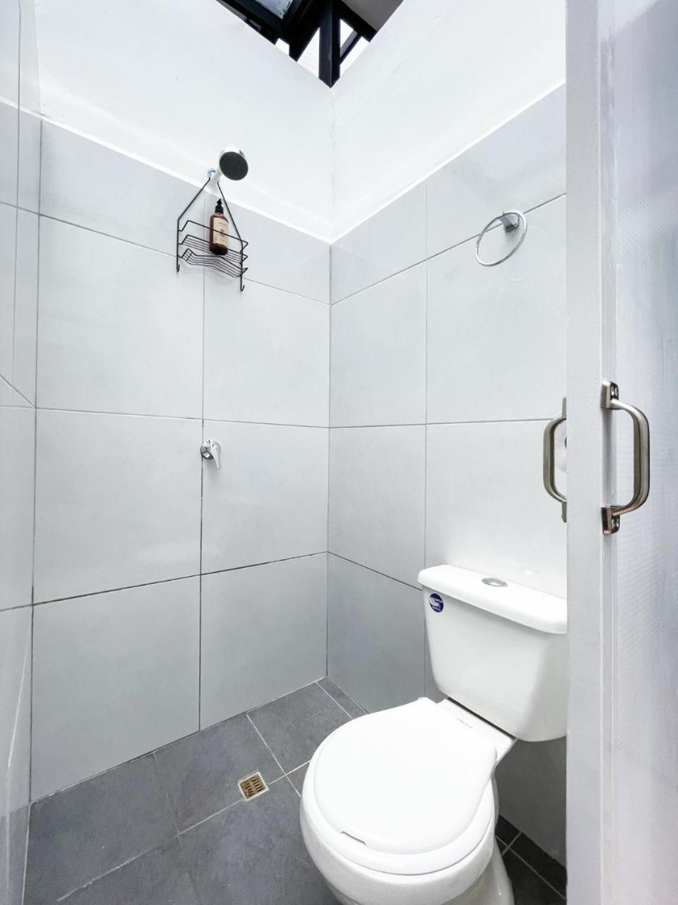Baku Laureles Hostel Medellín Zewnętrze zdjęcie
