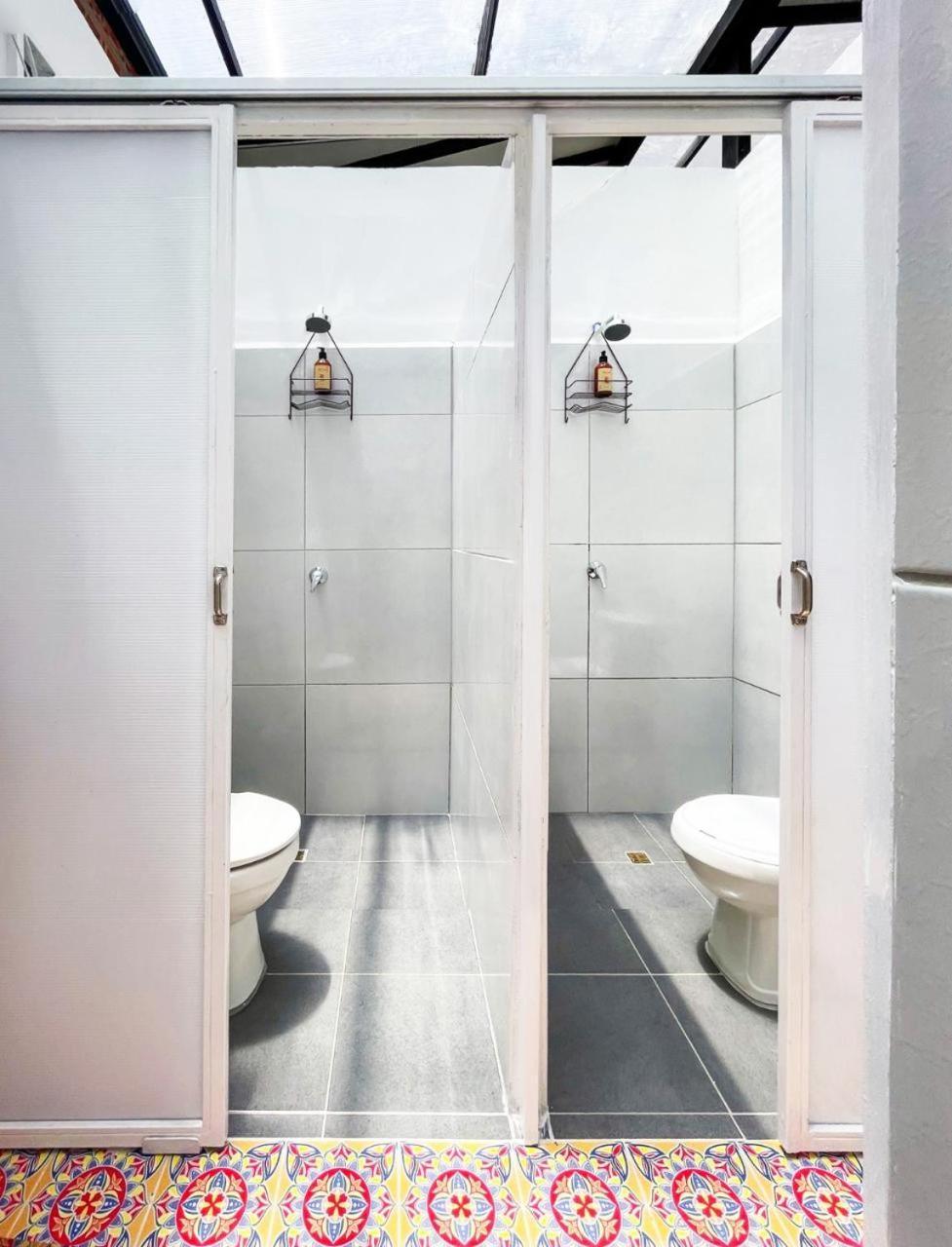 Baku Laureles Hostel Medellín Zewnętrze zdjęcie